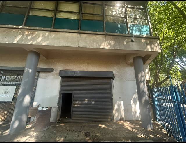 200M² WAREHOUSE TO LET IN INDUSTRIA WEST